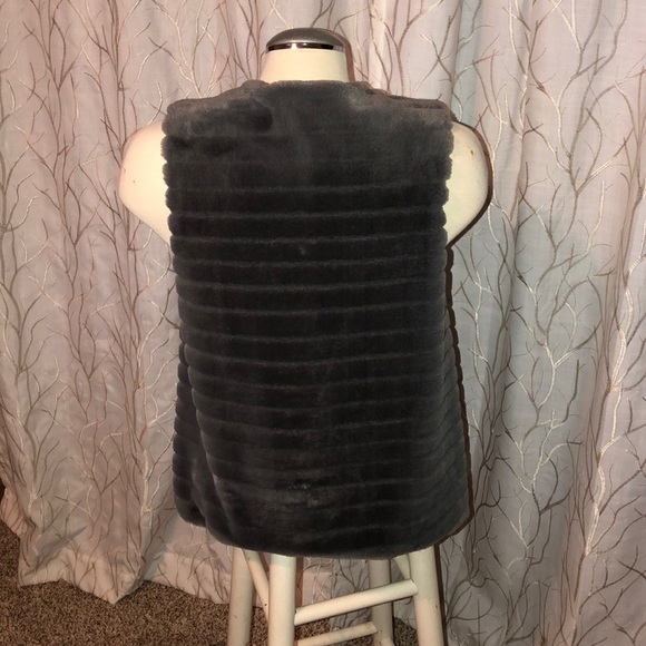 Gray faux fur Vest. Soft. - Picture 3 of 6